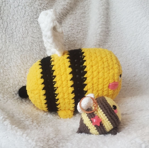 Small Bee - keychain‼️ (3/$25) - Picture 2 of 3
